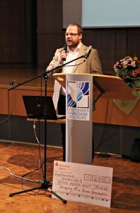2013_11_13spendenuebergabe01