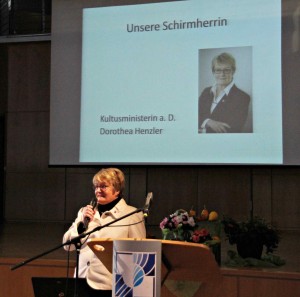 2013_11_13spendenuebergabe02