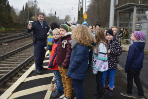 2014_01verhalten am Bahnhof1