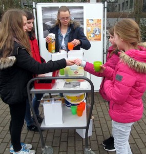 160322-23-Misereor-O-Saft-Aktion-Klasse9b-11